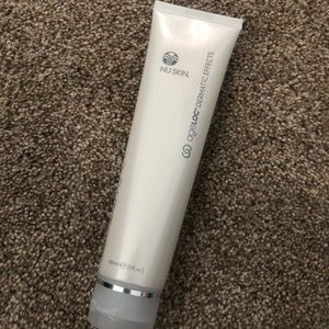NuSkin ageLOC Dermatic Effects Contouring Lotion